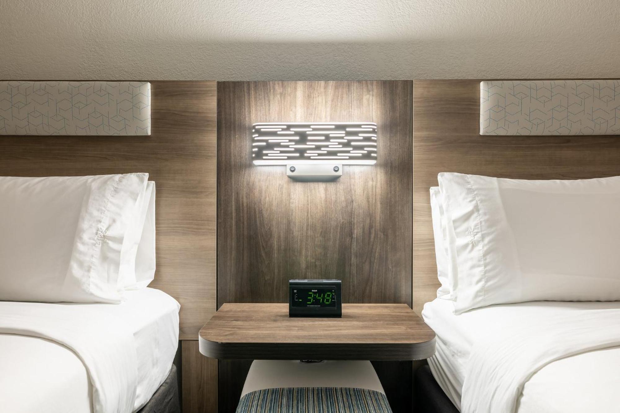 Holiday Inn Express Van Nuys By Ihg Los Angeles Exterior photo